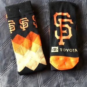 NWT 2pairs Adult Giant’s dress socks